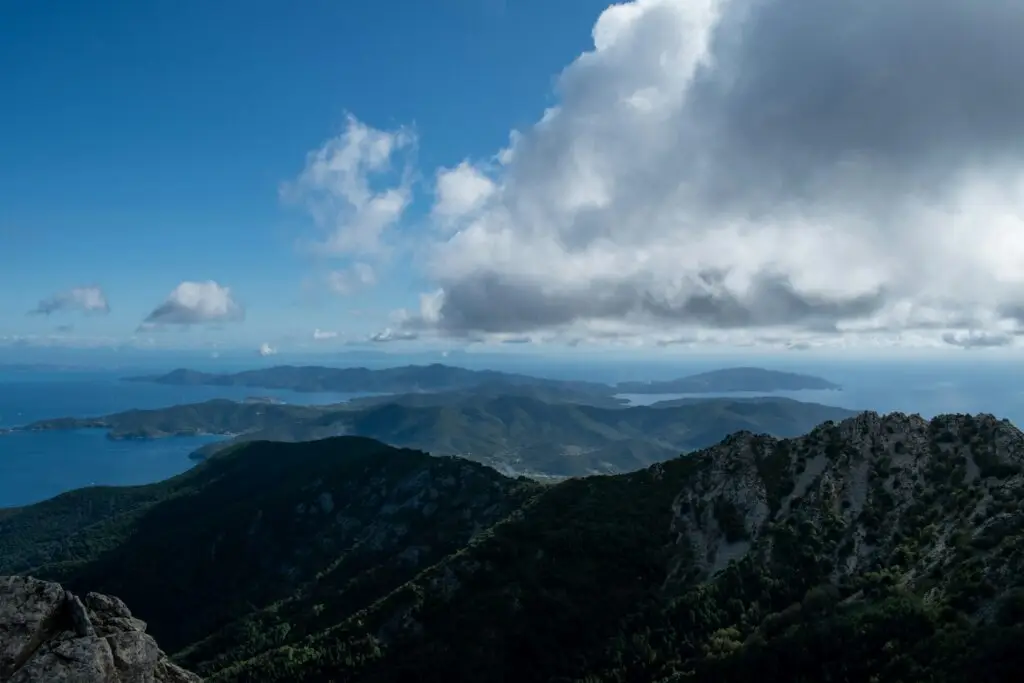 dario-bronnimann-fODjKESLqjI-unsplash Photo by Dario Brönnimann on Unsplash